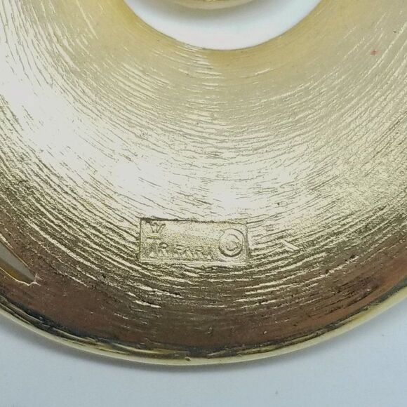 Vintage Crown Trifari Gold Tone Swirl Shape Brooch, Spiral, Retro Minimal Estate - Picture 5 of 7